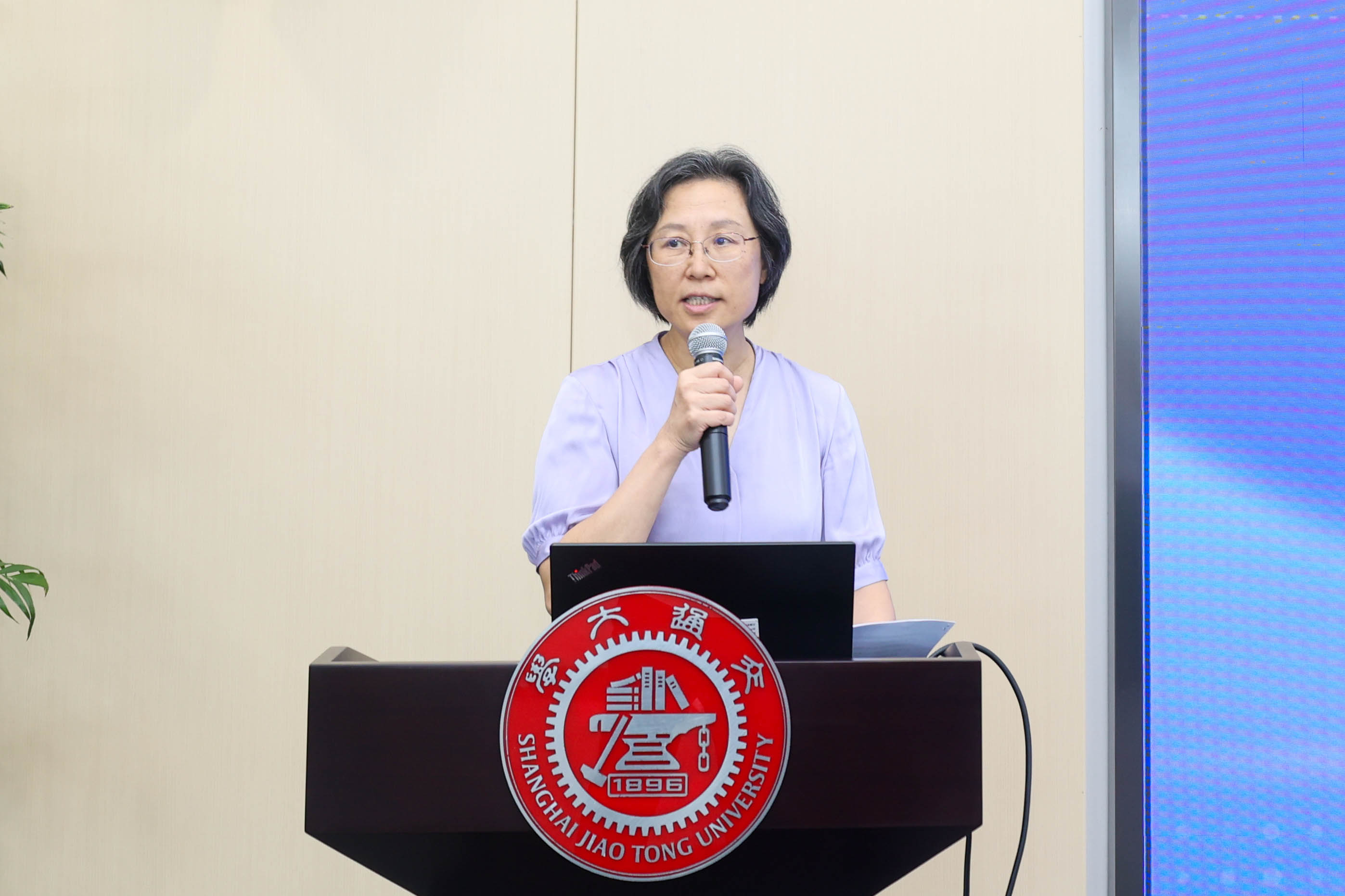 欧美a片
副教务长 吴静怡 (2).JPG